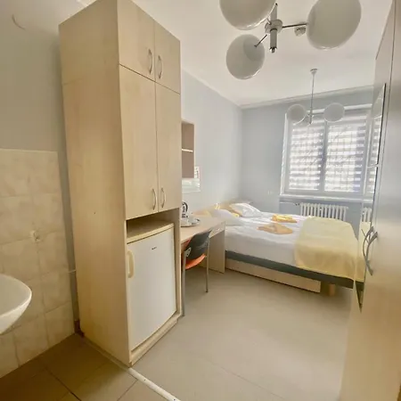 Dom Studencki Babilon Hostel *