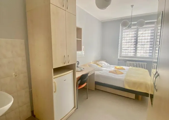 Dom Studencki Babilon Hostel *